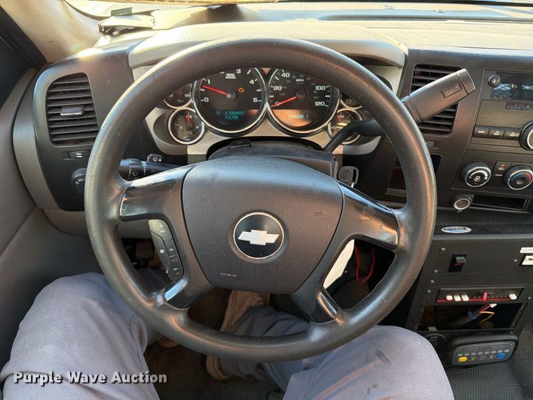 image for item FM6514 2009 Chevrolet Silverado 3500HD flatbed pickup truck
