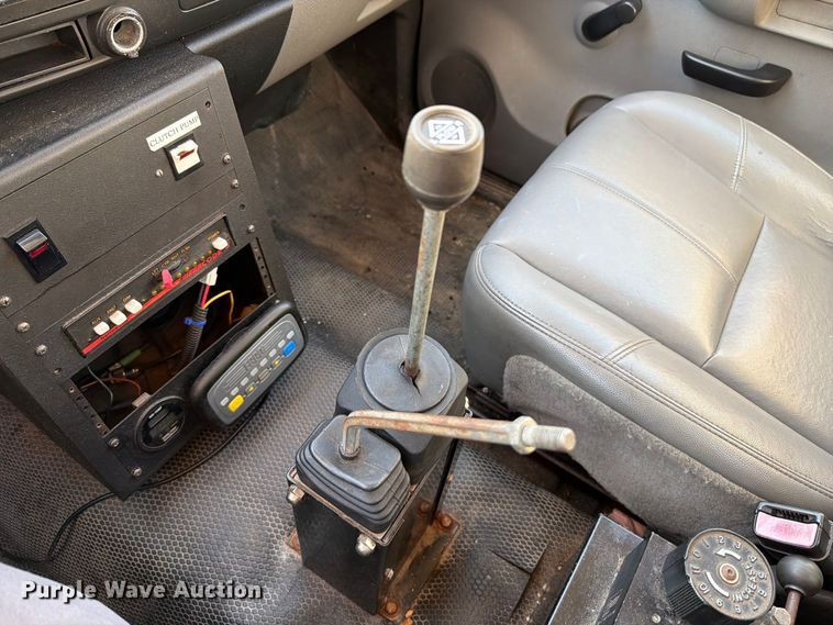 image for item FM6514 2009 Chevrolet Silverado 3500HD flatbed pickup truck
