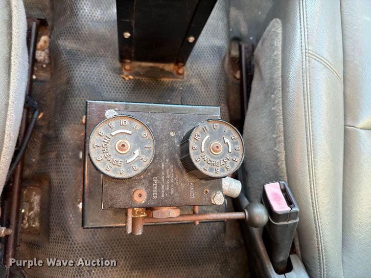 image for item FM6514 2009 Chevrolet Silverado 3500HD flatbed pickup truck