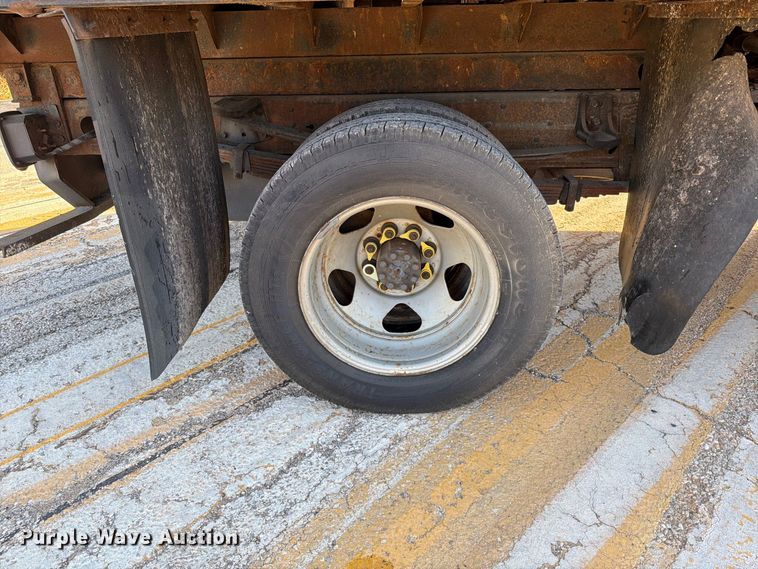 image for item FM6514 2009 Chevrolet Silverado 3500HD flatbed pickup truck