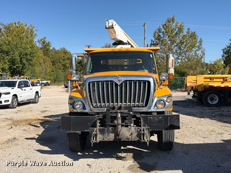image for item FM6515 2012 International 7400 hook lift truck
