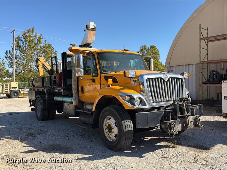 image for item FM6515 2012 International 7400 hook lift truck
