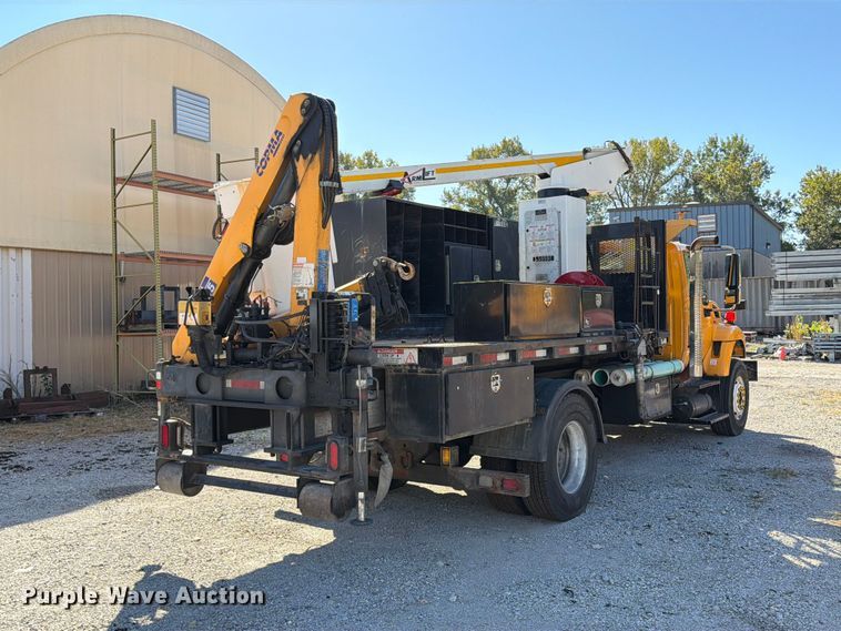 image for item FM6515 2012 International 7400 hook lift truck