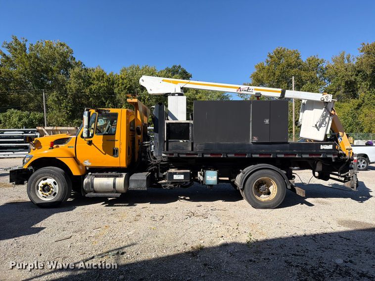 image for item FM6515 2012 International 7400 hook lift truck