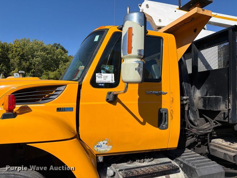 image for item FM6515 2012 International 7400 hook lift truck