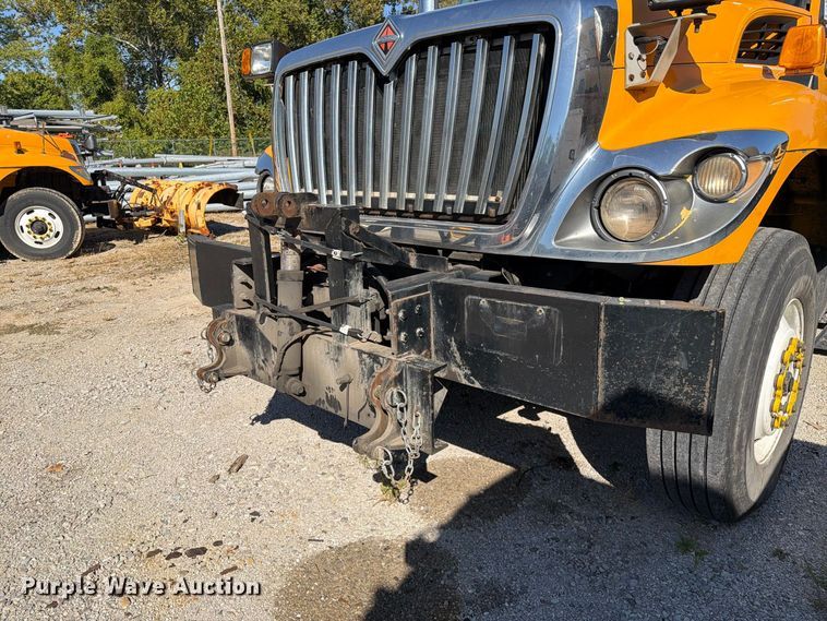 image for item FM6515 2012 International 7400 hook lift truck