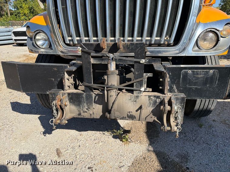 image for item FM6515 2012 International 7400 hook lift truck