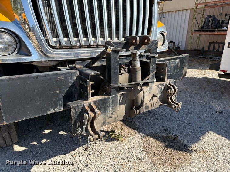 image for item FM6515 2012 International 7400 hook lift truck