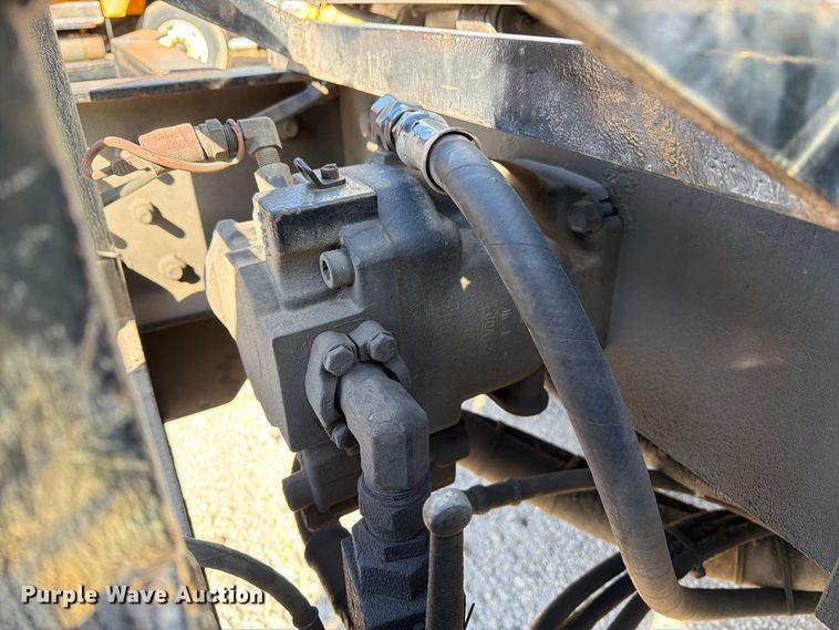 image for item FM6515 2012 International 7400 hook lift truck