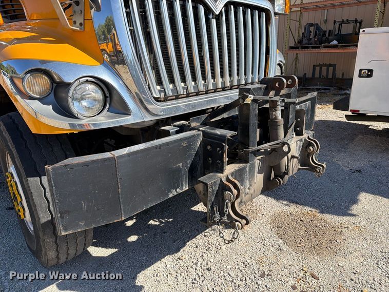 image for item FM6515 2012 International 7400 hook lift truck