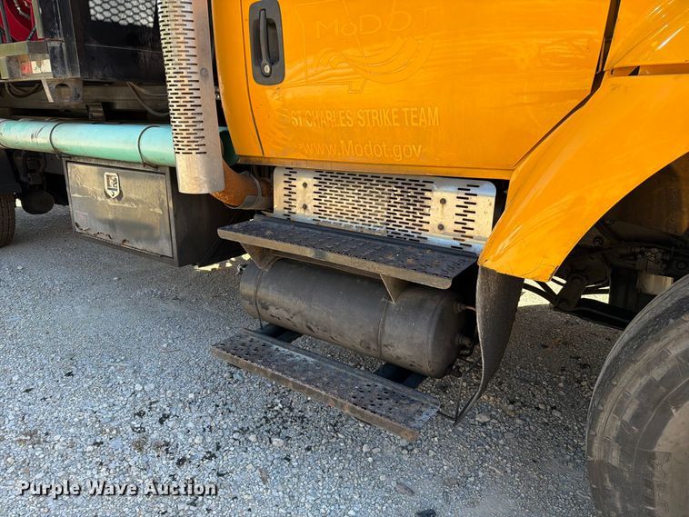 image for item FM6515 2012 International 7400 hook lift truck