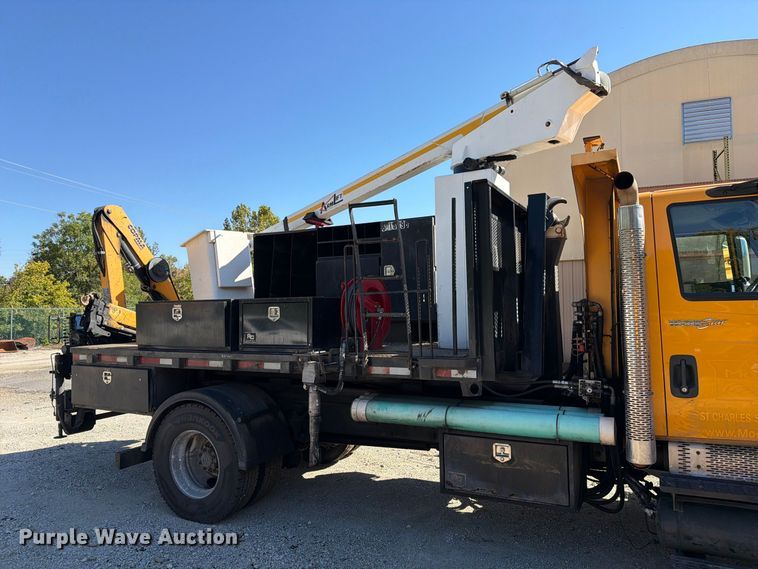 image for item FM6515 2012 International 7400 hook lift truck