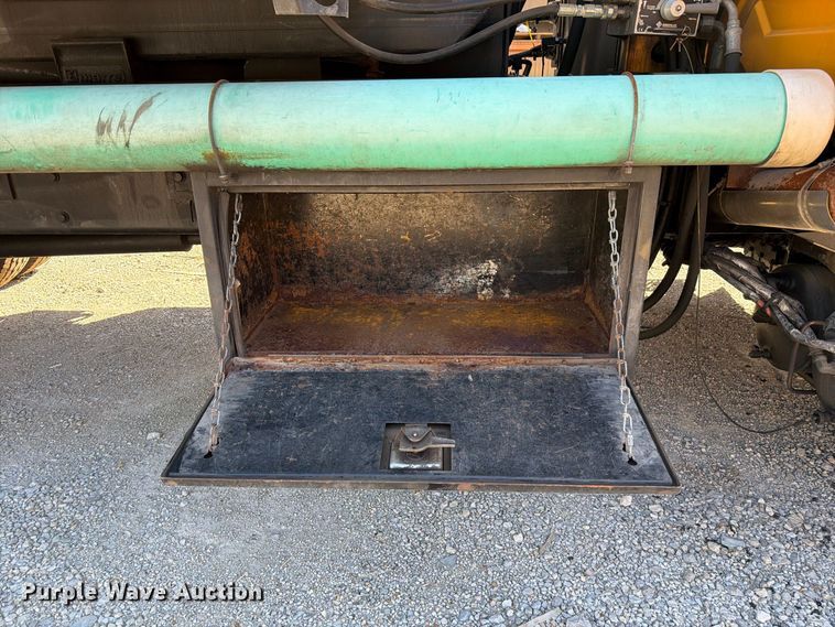 image for item FM6515 2012 International 7400 hook lift truck