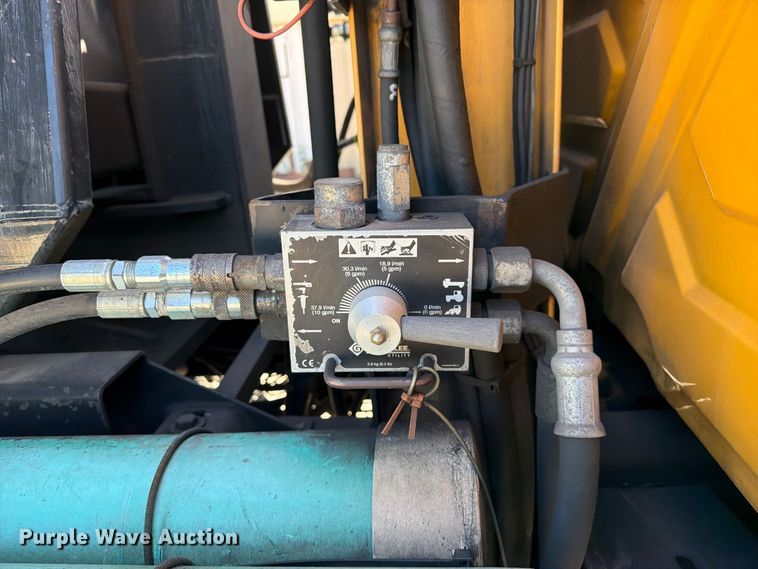 image for item FM6515 2012 International 7400 hook lift truck