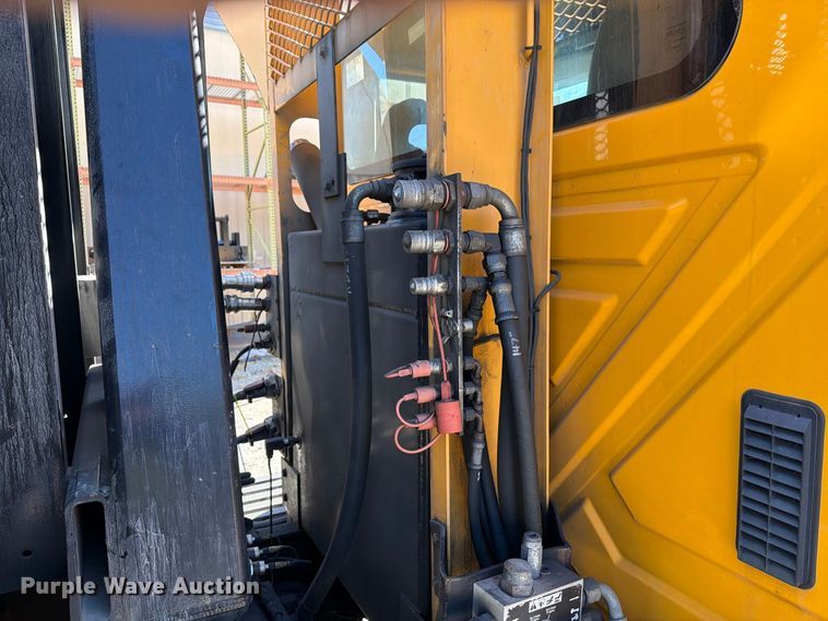 image for item FM6515 2012 International 7400 hook lift truck