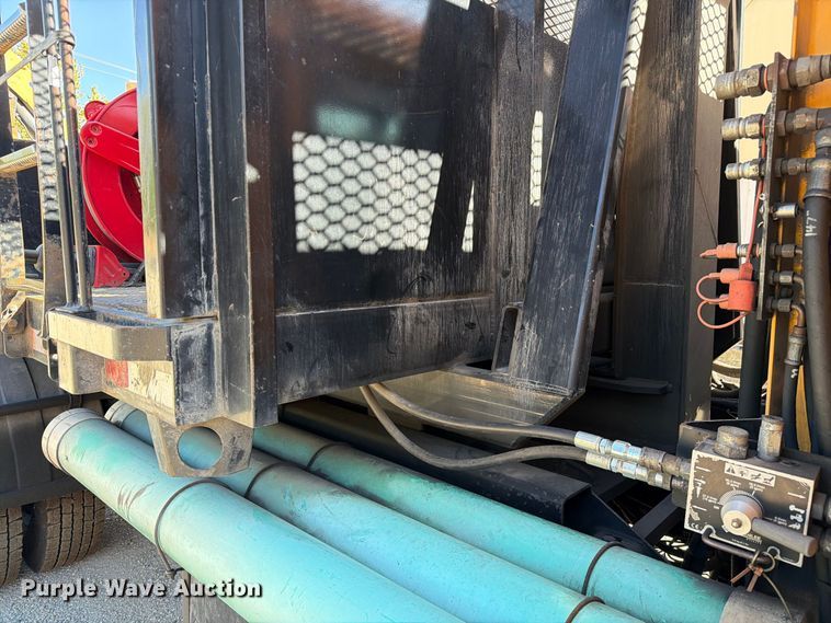 image for item FM6515 2012 International 7400 hook lift truck
