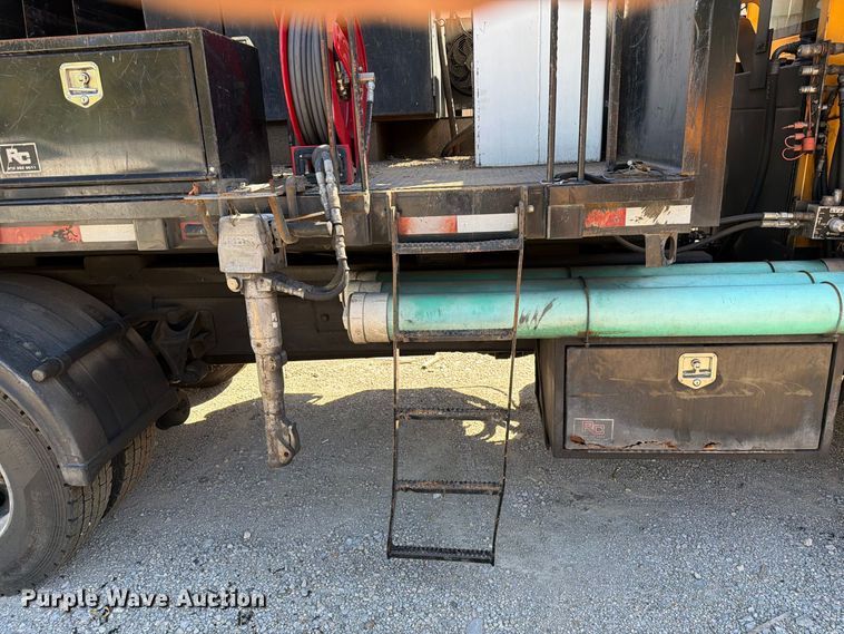 image for item FM6515 2012 International 7400 hook lift truck