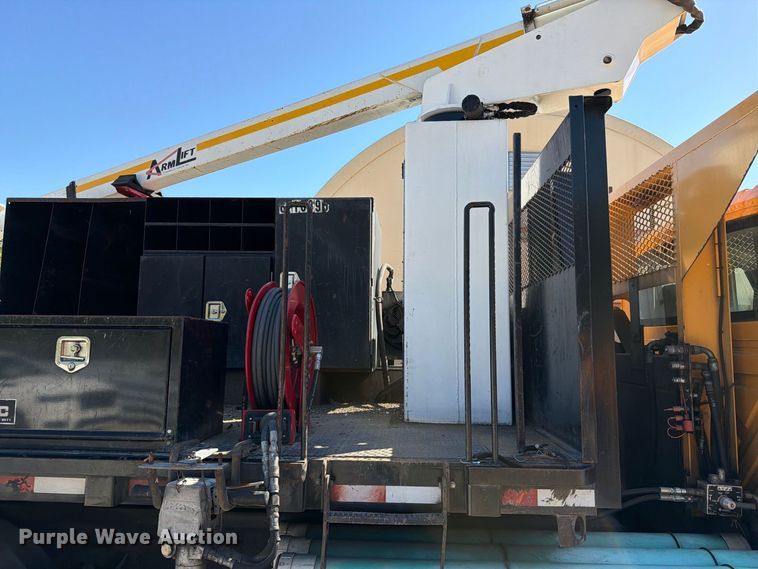 image for item FM6515 2012 International 7400 hook lift truck