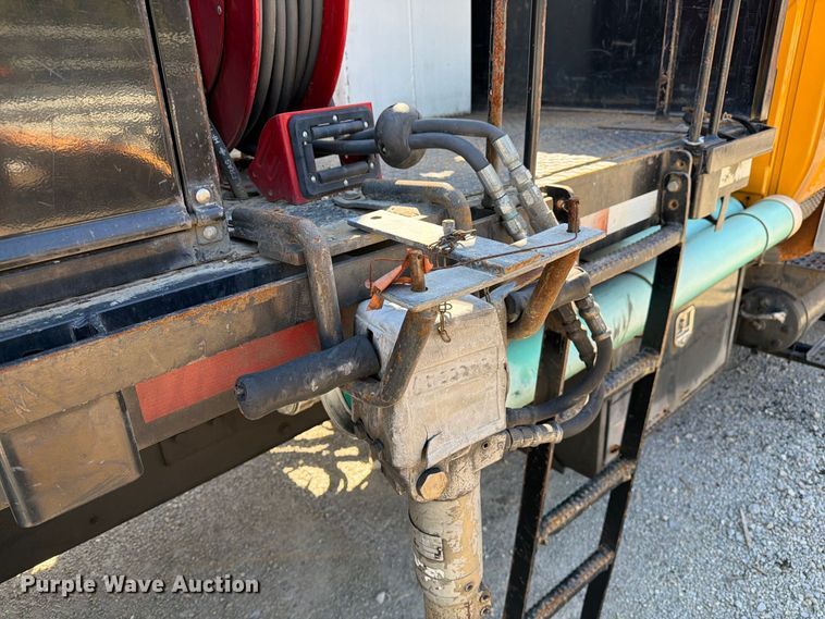 image for item FM6515 2012 International 7400 hook lift truck