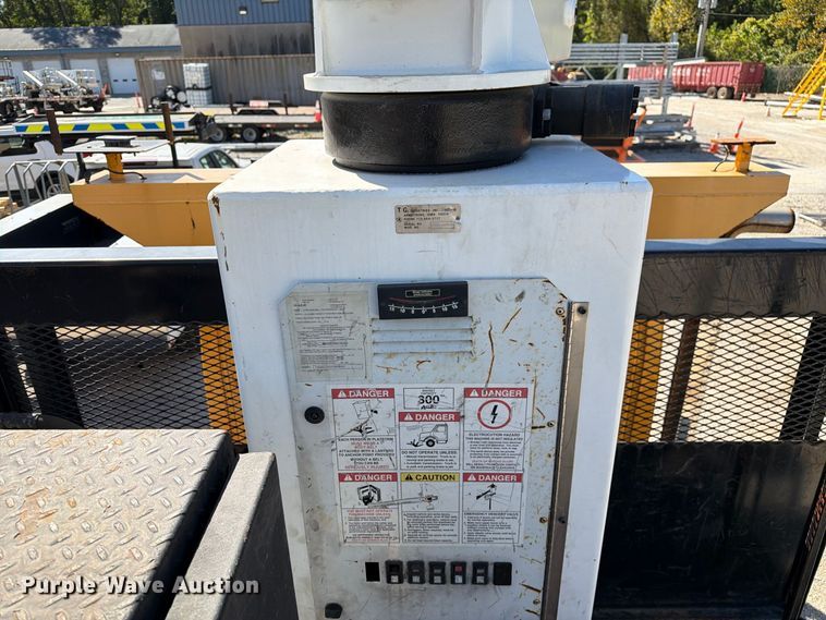 image for item FM6515 2012 International 7400 hook lift truck
