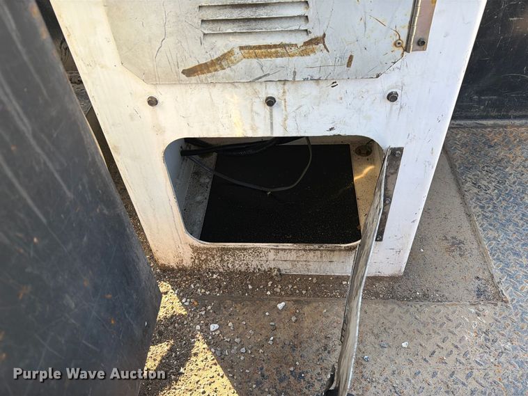 image for item FM6515 2012 International 7400 hook lift truck