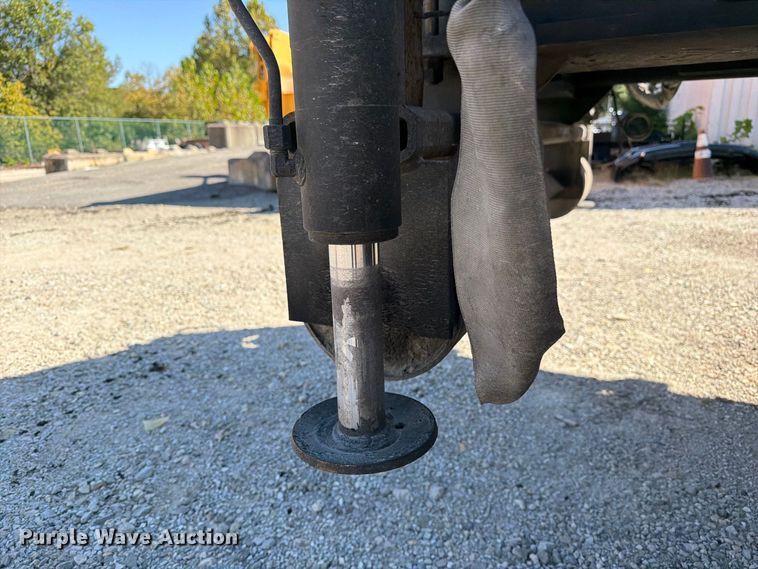 image for item FM6515 2012 International 7400 hook lift truck