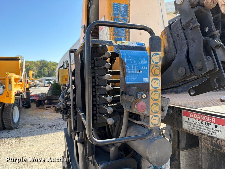 image for item FM6515 2012 International 7400 hook lift truck