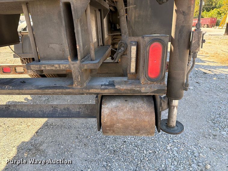 image for item FM6515 2012 International 7400 hook lift truck