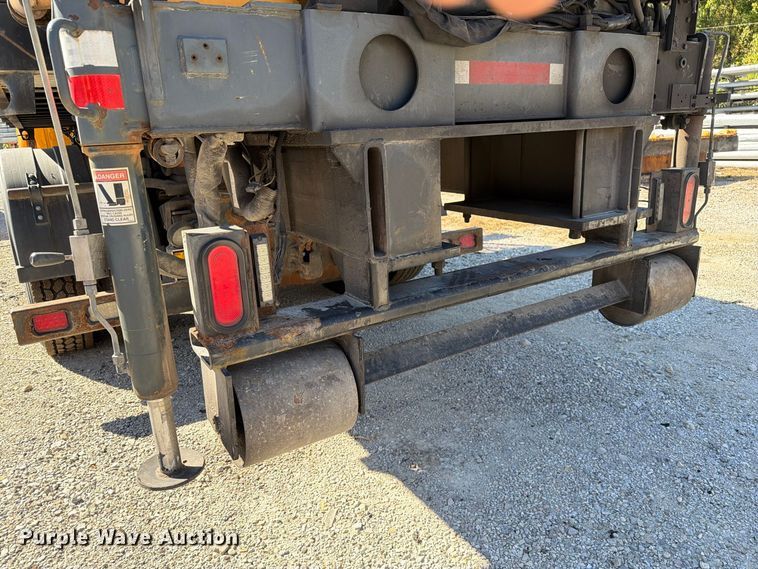 image for item FM6515 2012 International 7400 hook lift truck