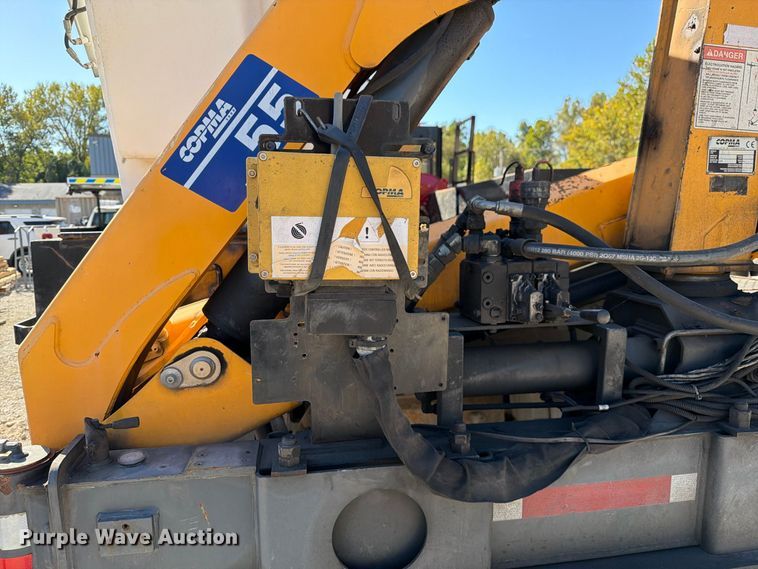 image for item FM6515 2012 International 7400 hook lift truck