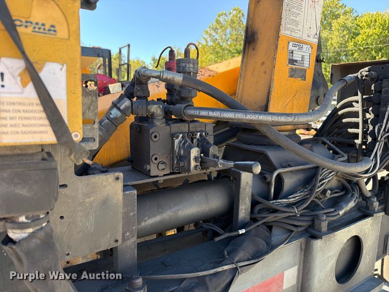 image for item FM6515 2012 International 7400 hook lift truck