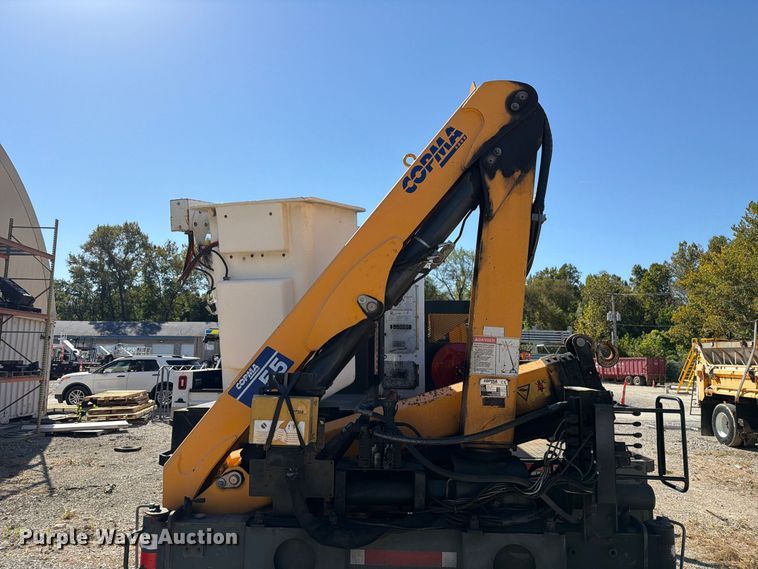 image for item FM6515 2012 International 7400 hook lift truck