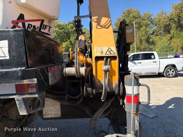 image for item FM6515 2012 International 7400 hook lift truck