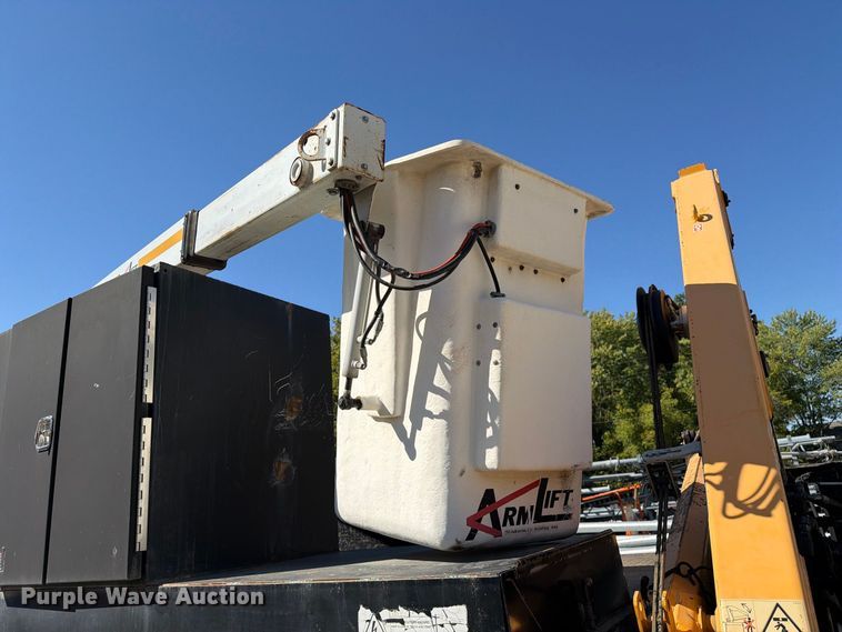 image for item FM6515 2012 International 7400 hook lift truck