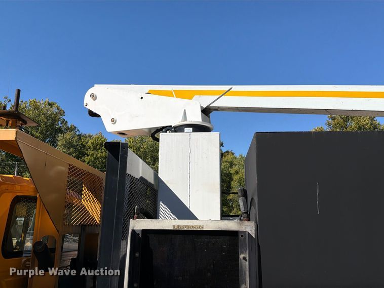 image for item FM6515 2012 International 7400 hook lift truck