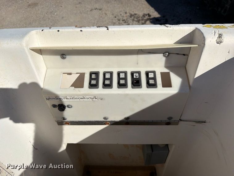 image for item FM6515 2012 International 7400 hook lift truck