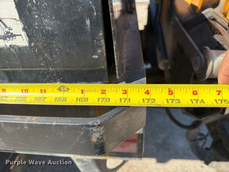 image for item FM6515 2012 International 7400 hook lift truck