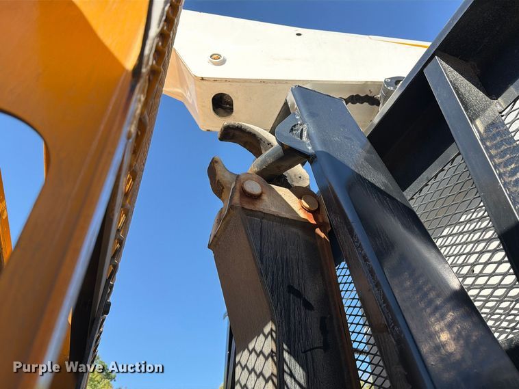 image for item FM6515 2012 International 7400 hook lift truck