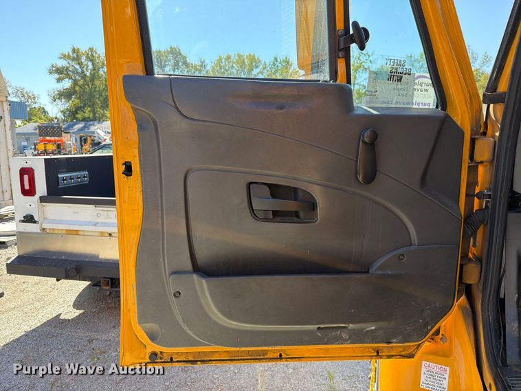 image for item FM6515 2012 International 7400 hook lift truck