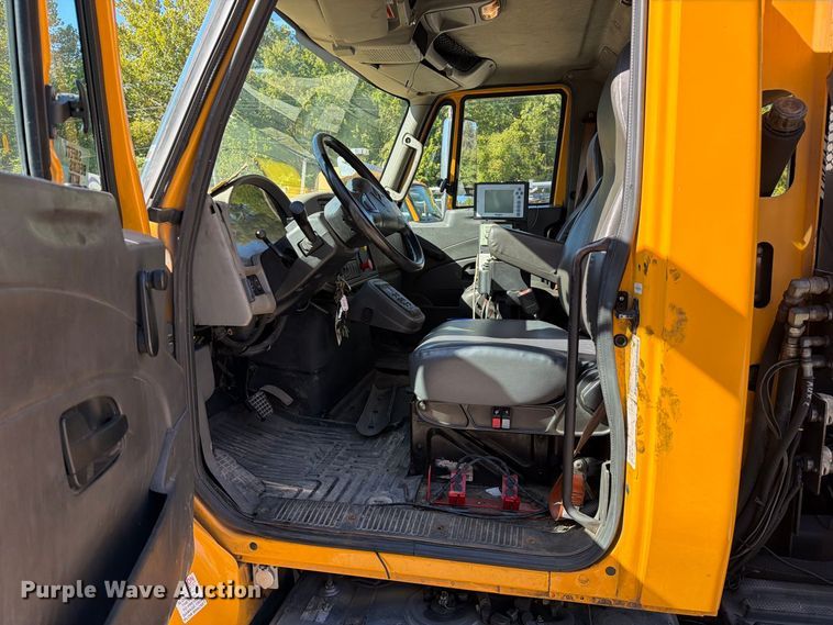 image for item FM6515 2012 International 7400 hook lift truck