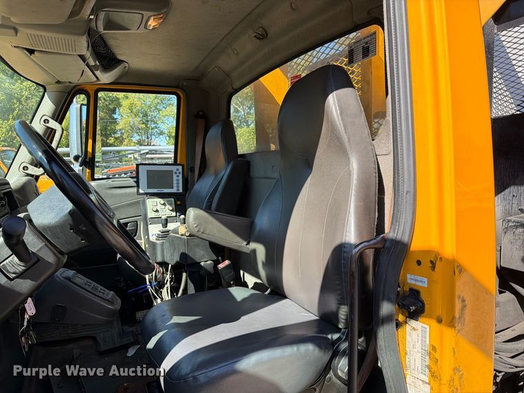 image for item FM6515 2012 International 7400 hook lift truck