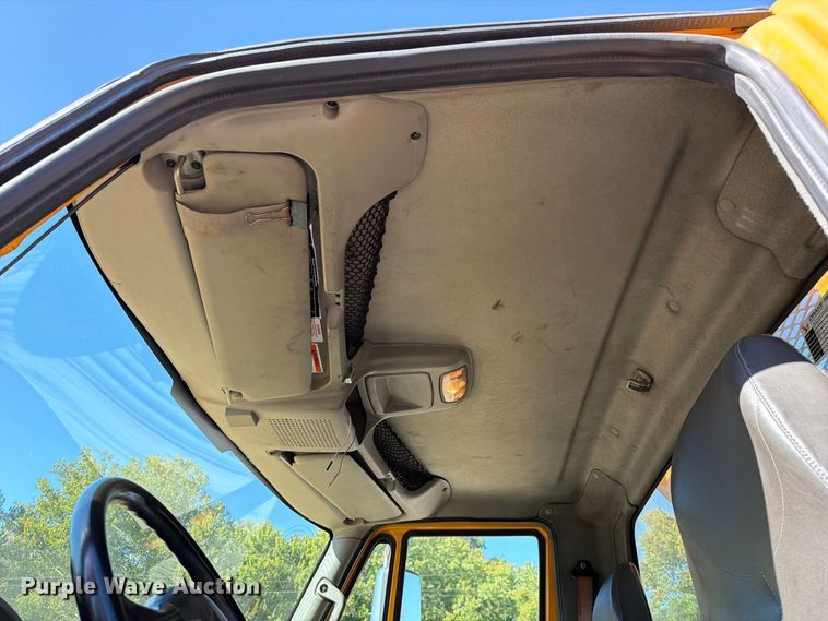 image for item FM6515 2012 International 7400 hook lift truck