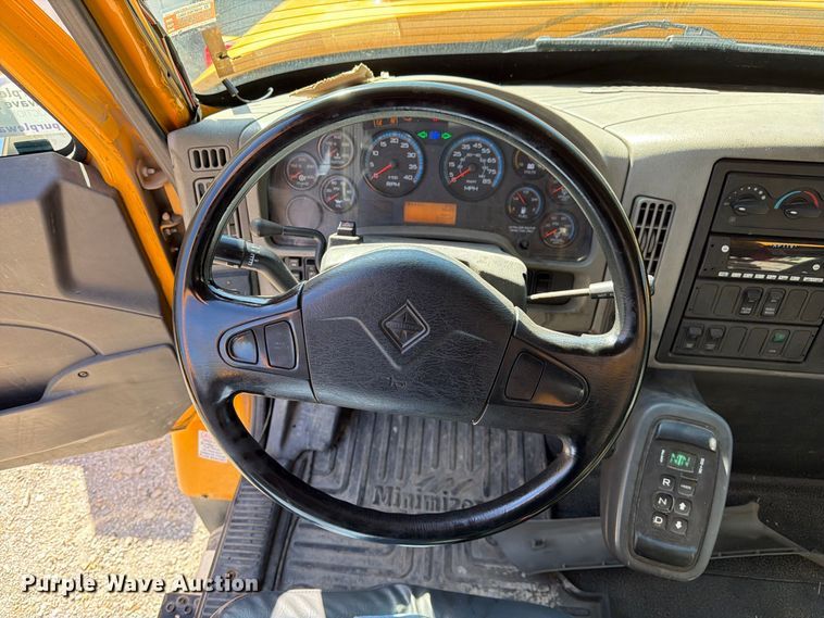 image for item FM6515 2012 International 7400 hook lift truck