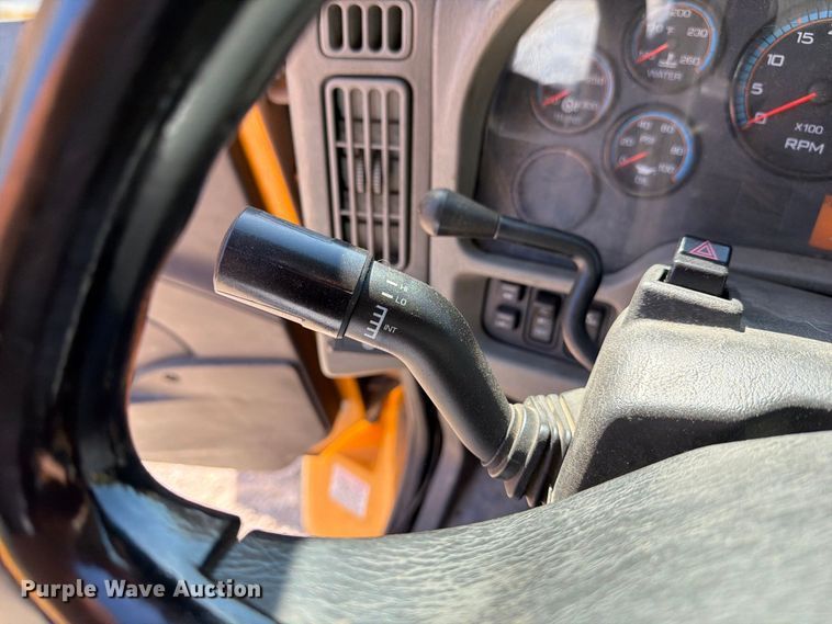 image for item FM6515 2012 International 7400 hook lift truck