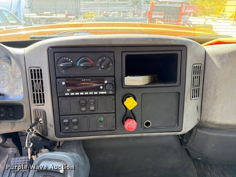 image for item FM6515 2012 International 7400 hook lift truck