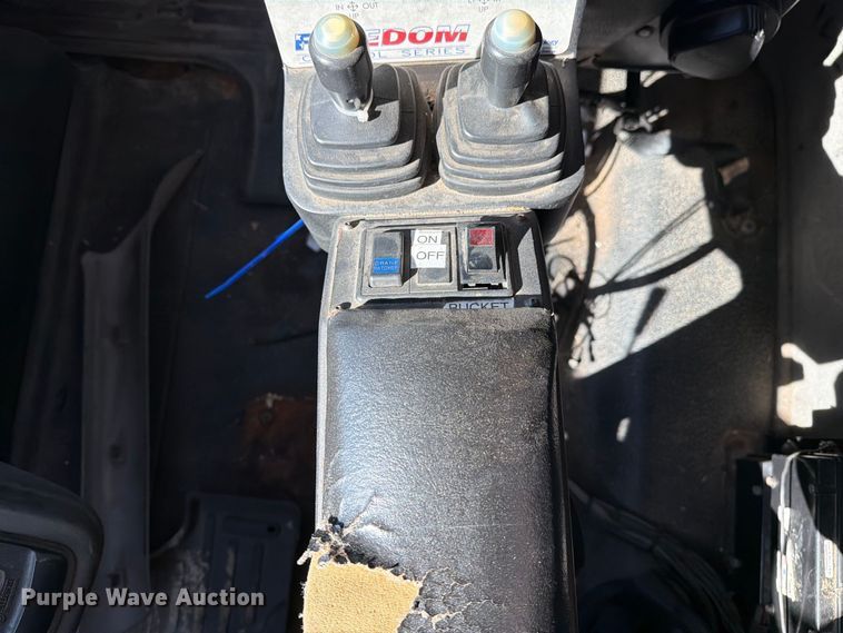 image for item FM6515 2012 International 7400 hook lift truck