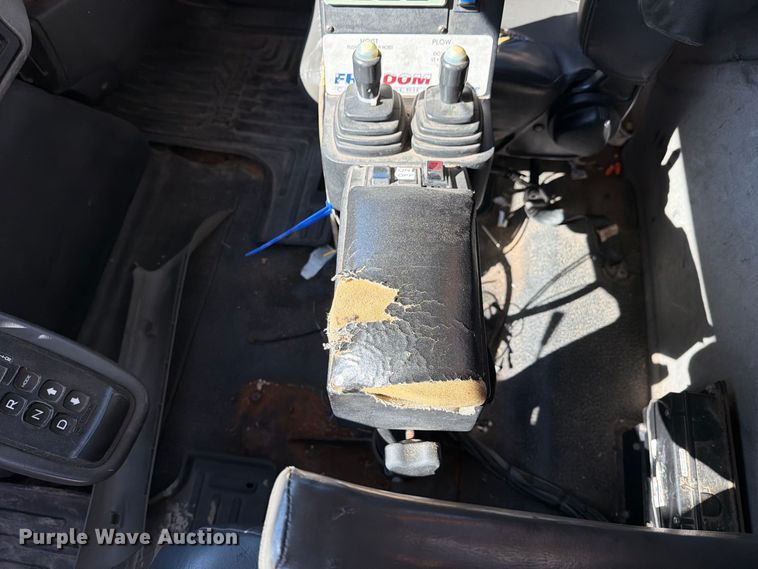 image for item FM6515 2012 International 7400 hook lift truck