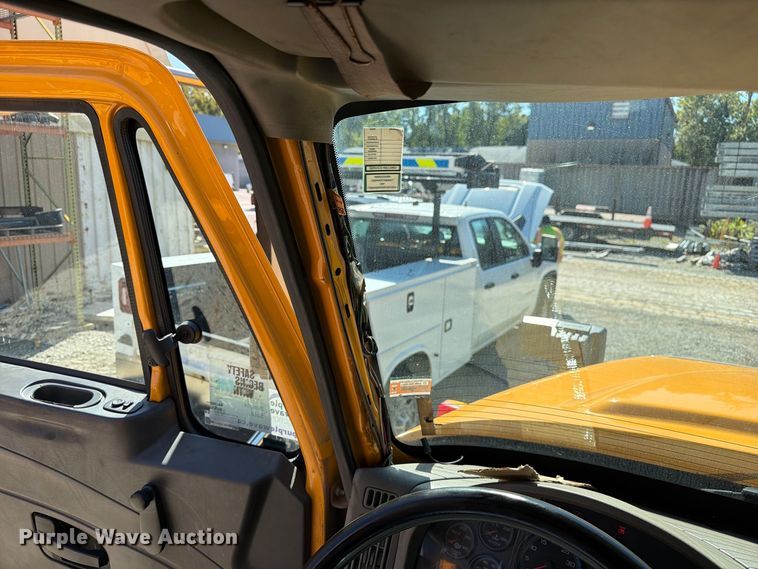 image for item FM6515 2012 International 7400 hook lift truck
