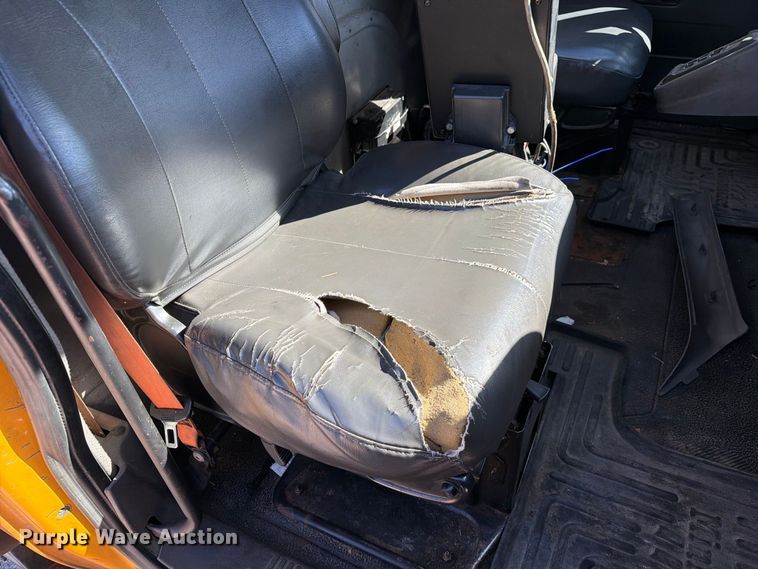 image for item FM6515 2012 International 7400 hook lift truck