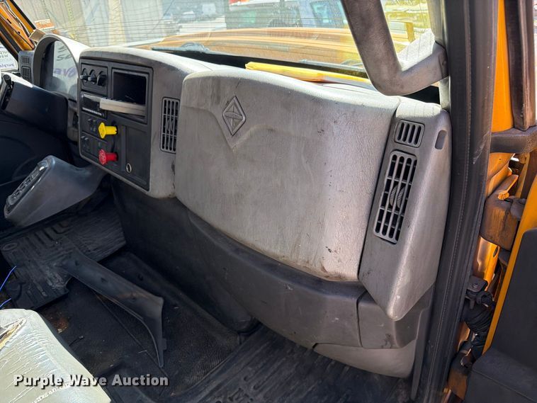 image for item FM6515 2012 International 7400 hook lift truck
